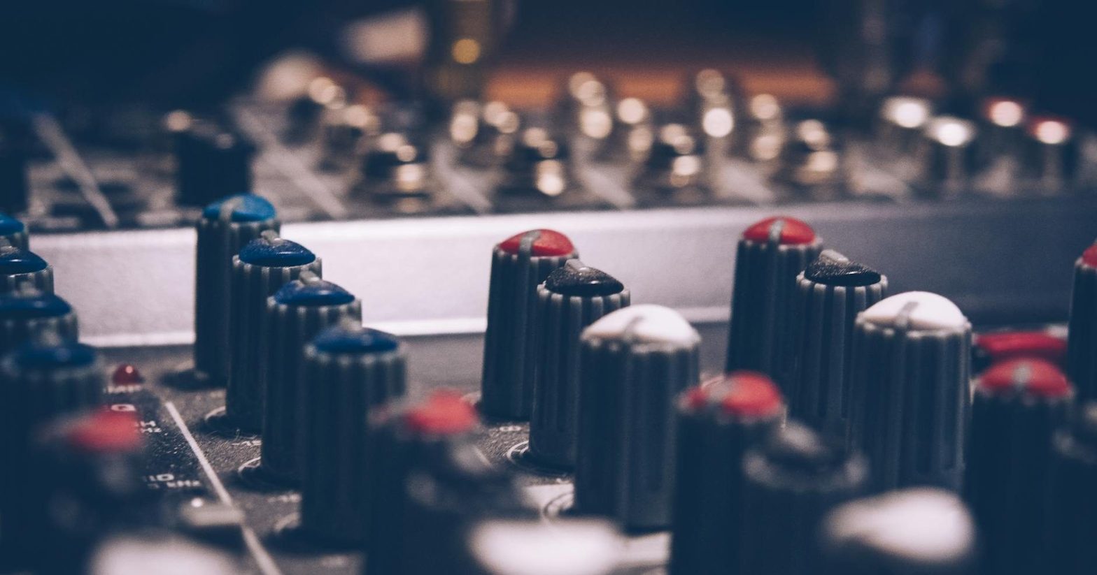 Demystifying True Peaks: Why Your Master Meter Might Be Lying to You (and How to Avoid Inter-Sample&nbsp;Clipping)